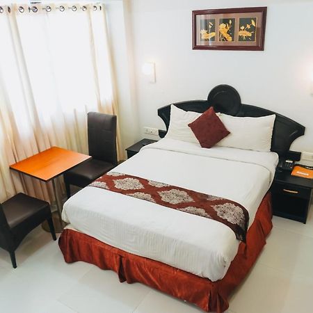 Chothys Park Hotel Thiruvananthapuram Екстериор снимка