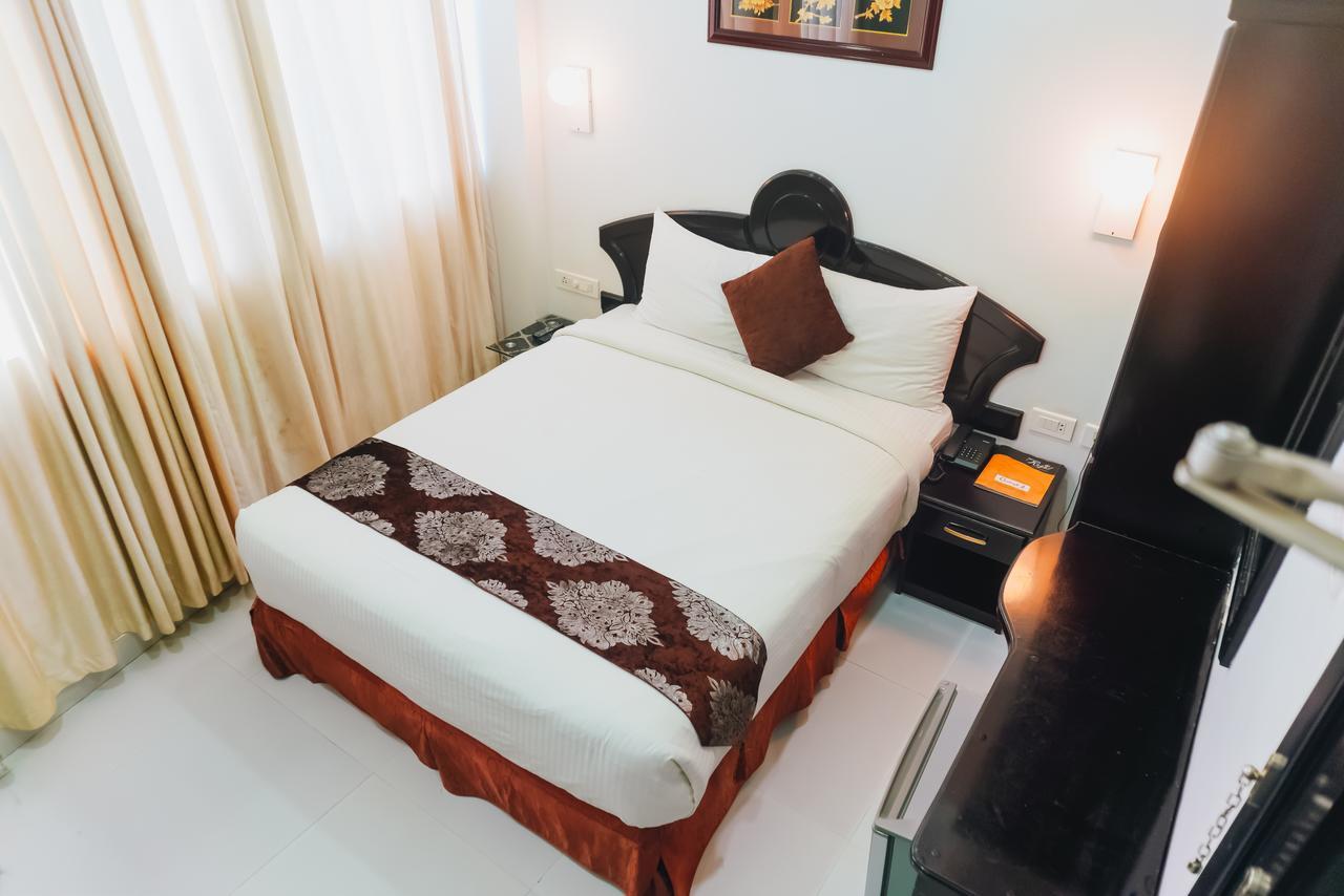 Chothys Park Hotel Thiruvananthapuram Екстериор снимка
