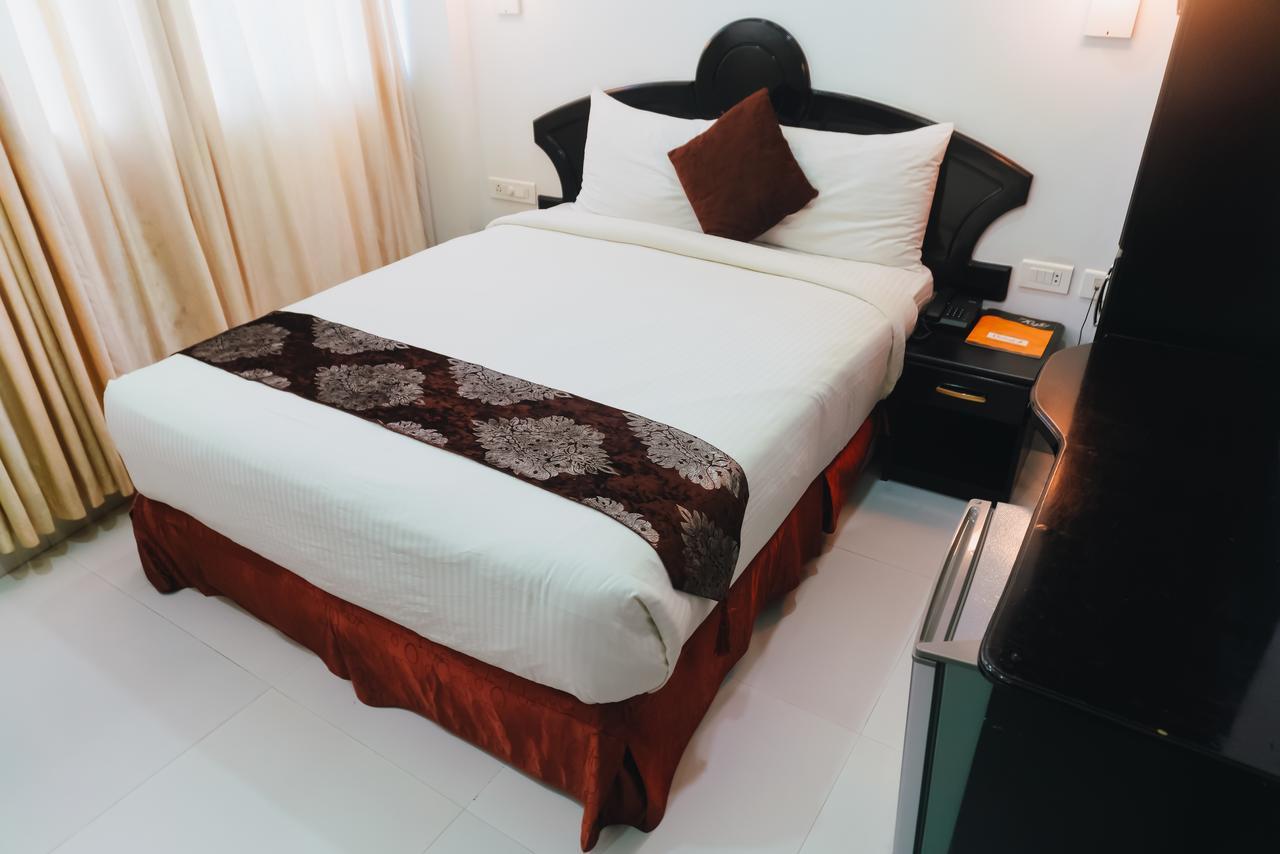 Chothys Park Hotel Thiruvananthapuram Екстериор снимка