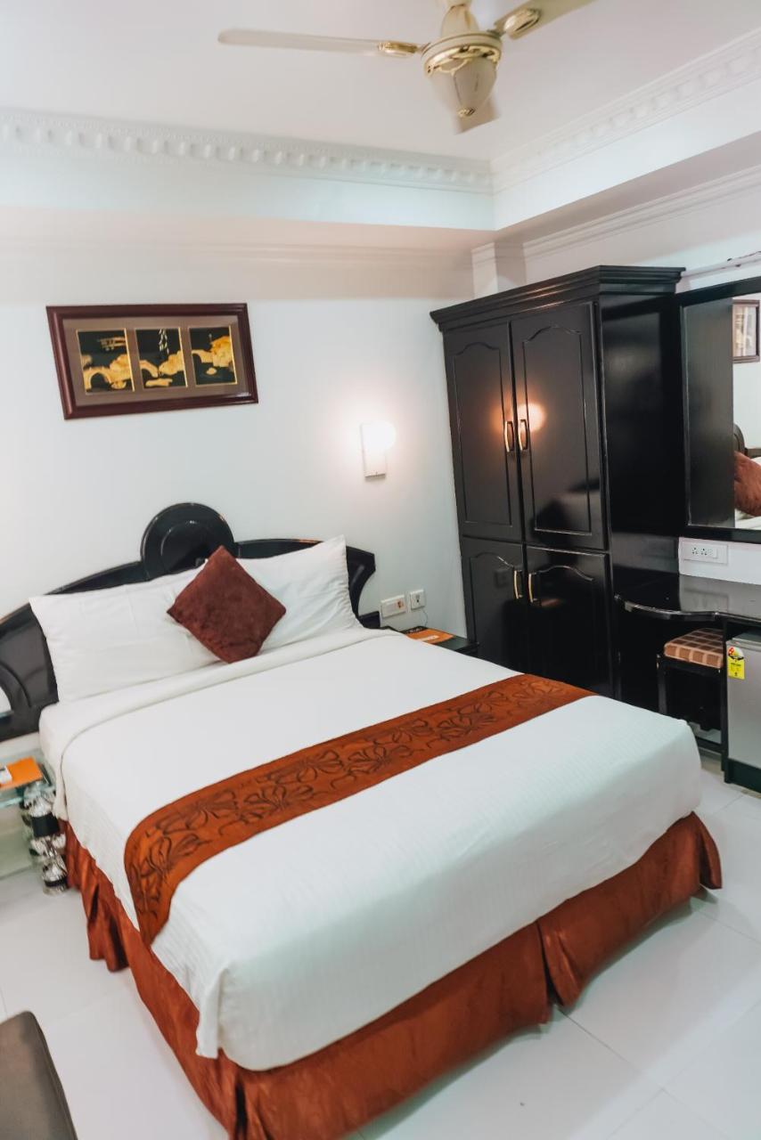 Chothys Park Hotel Thiruvananthapuram Екстериор снимка