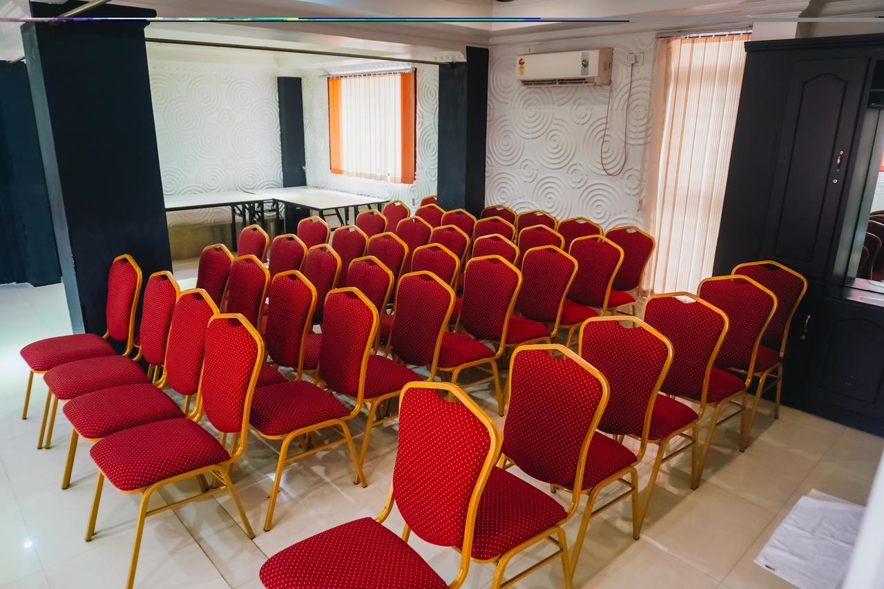 Chothys Park Hotel Thiruvananthapuram Екстериор снимка